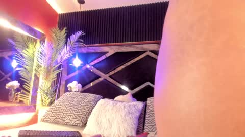 Snapshot of sophiasmiths_ chatting on 27, 2, 2025 SophiaSmiths online show from 27, 2, 2025