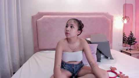 Snapshot of sophiawhite__ chatting on 19, 12, 2024 SOPHIA online show from 19, 12, 2024