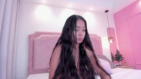 Snapshot of sophiawhite__ chatting on 20, 12, 2024 SOPHIA online show from 20, 12, 2024