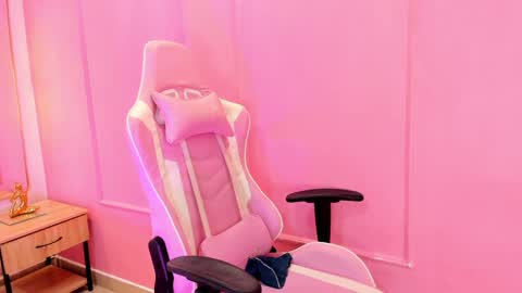 Snapshot of sophiawhite__ chatting on 7, 1, 2025 SOPHIA online show from 7, 1, 2025
