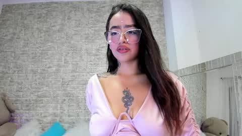 Snapshot of sophicarter_ chatting on 19, 5, 2026 online show from 19, 5, 2026