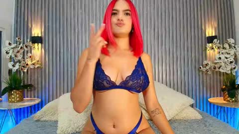 sophicollins online show from 3, 10, 2025