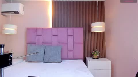   online show from 28, 4, 2026