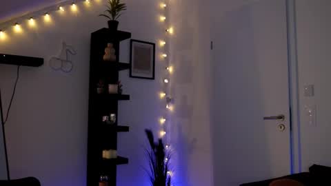 Snapshot of sophie_fleur chatting on 15, 10, 2025 Sophie online show from 15, 10, 2025