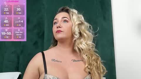 Snapshot of sophie_maeve chatting on 29, 10, 2025 sophie_maeve online show from 29, 10, 2025