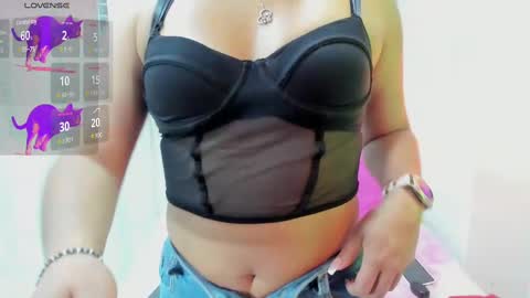 Snapshot of sophie_new25 chatting on 5, 3, 2025 sophie_new25 online show from 5, 3, 2025