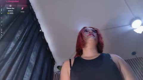 Snapshot of sophie_new25 chatting on 11, 9, 2025 sophie_new25 online show from 11, 9, 2025