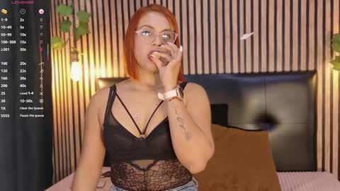 Snapshot of sophie_new25 chatting on 18, 9, 2025 sophie_new25 online show from 18, 9, 2025