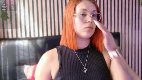 Snapshot of sophie_new25 chatting on 20, 10, 2025 sophie_new25 online show from 20, 10, 2025
