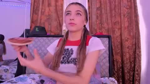 Snapshot of sophie_vega1 chatting on 23, 6, 2026 Sophie online show from 23, 6, 2026