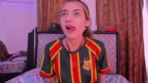 Snapshot of sophie_vega1 chatting on 28, 6, 2026 Sophie online show from 28, 6, 2026