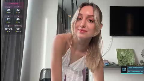 Snapshot of sophiebelll chatting on 28, 10, 2025 sophiebelll online show from 28, 10, 2025