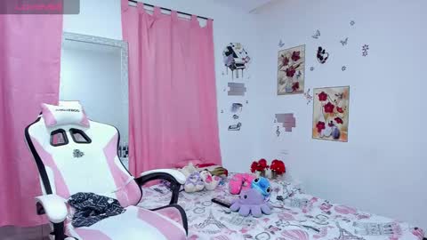 Sophie Woods  online show from 28, 12, 2024