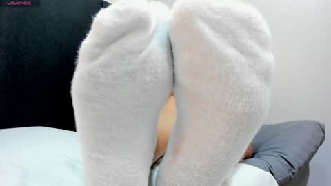 sophieharris__ online show from 24, 12, 2024