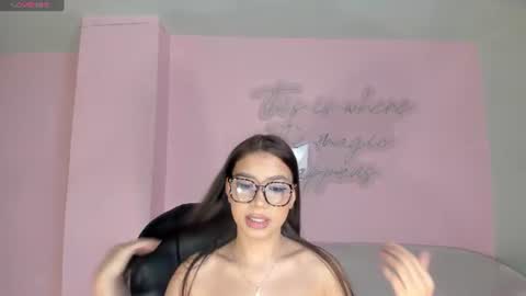 Snapshot of sophiehouston_ chatting on 8, 7, 2026 Sophie Houston online show from 8, 7, 2026