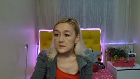 Snapshot of sophiekittyy chatting on 28, 1, 2025 sophiekittyy online show from 28, 1, 2025