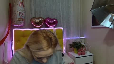 Snapshot of sophiekittyy chatting on 4, 3, 2025 sophiekittyy online show from 4, 3, 2025