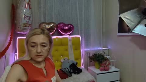 Snapshot of sophiekittyy chatting on 4, 3, 2025 sophiekittyy online show from 4, 3, 2025