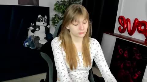 Snapshot of sophielumen chatting on 8, 9, 2025 Camilla online show from 8, 9, 2025