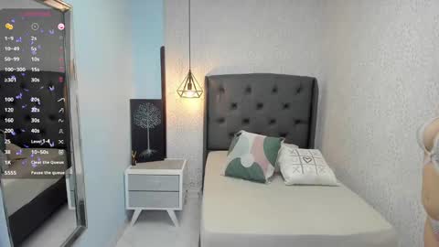 Snapshot of sophiemeyer chatting on 5, 2, 2025 Sophie online show from 5, 2, 2025