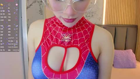 Snapshot of sophiemeyer chatting on 9, 10, 2025 Sophie online show from 9, 10, 2025