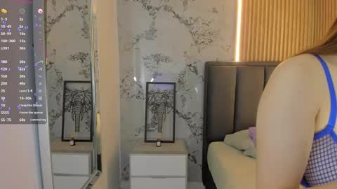 Snapshot of sophiemeyer chatting on 22, 10, 2025 Sophie online show from 22, 10, 2025