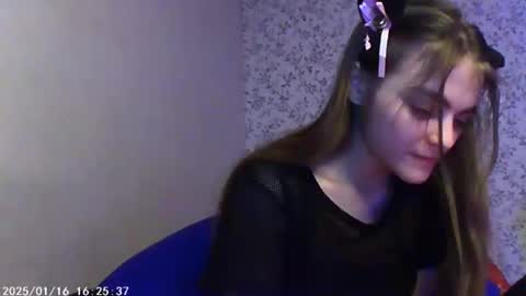 Snapshot of sophiesuvi chatting on 15, 1, 2025 Sophie and my bestie Mandy    online show from 15, 1, 2025