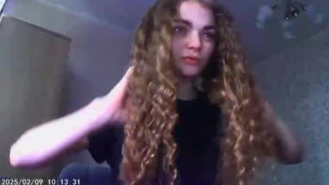 Snapshot of sophiesuvi chatting on 8, 2, 2025 Sophie and my bestie Mandy    online show from 8, 2, 2025