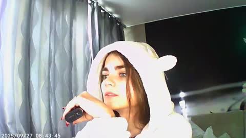 Snapshot of sophiesuvi chatting on 26, 9, 2025 Sophie and my bestie Mandy    online show from 26, 9, 2025