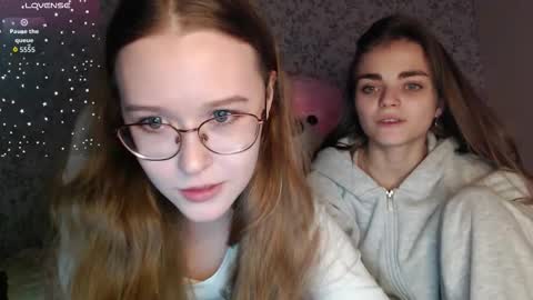 Snapshot of sophiesuvi chatting on 19, 10, 2025 Sophie and my bestie Mandy    online show from 19, 10, 2025