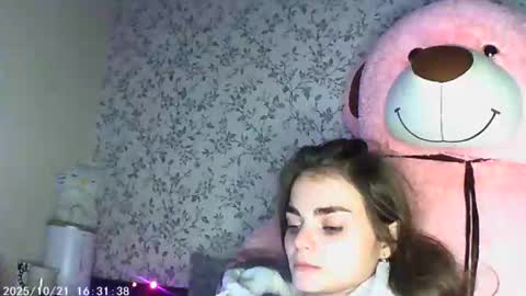 Snapshot of sophiesuvi chatting on 20, 10, 2025 Sophie and my bestie Mandy    online show from 20, 10, 2025