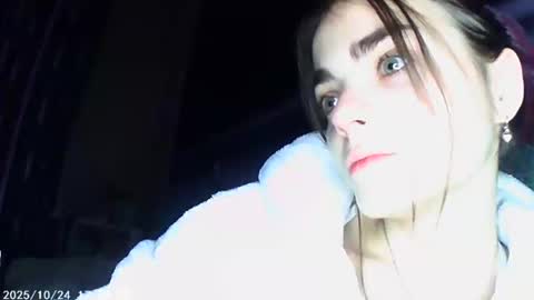 Snapshot of sophiesuvi chatting on 23, 10, 2025 Sophie and my bestie Mandy    online show from 23, 10, 2025