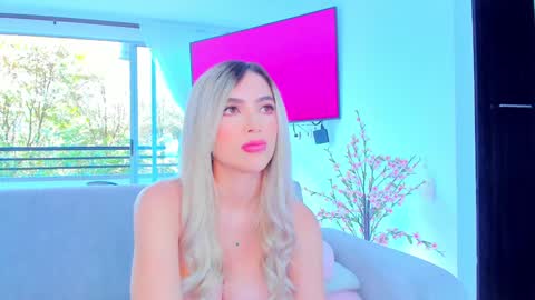 Snapshot of sophijonnes chatting on 15, 1, 2025 YULITZA online show from 15, 1, 2025