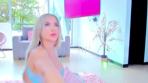 Snapshot of sophijonnes chatting on 24, 1, 2025 YULITZA online show from 24, 1, 2025
