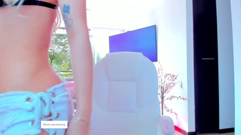 Snapshot of sophijonnes chatting on 30, 1, 2025 YULITZA online show from 30, 1, 2025