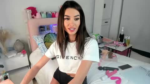 Sophi online show from 9, 9, 2025