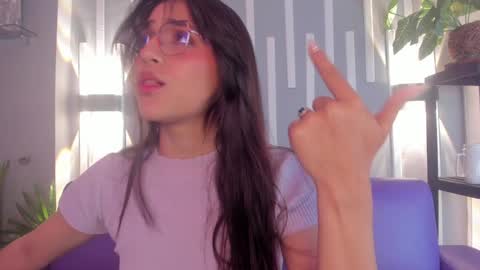 Snapshot of sophy_smilesweet chatting on 3, 1, 2025 SOPHY ROGERS online show from 3, 1, 2025