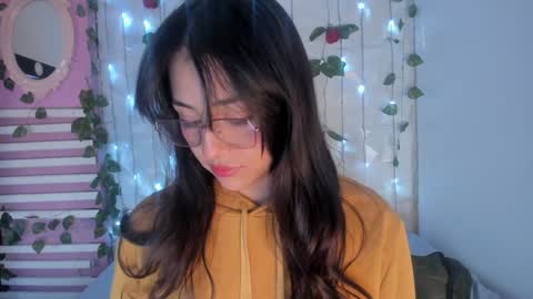 Snapshot of sophy_smilesweet chatting on 4, 1, 2025 SOPHY ROGERS online show from 4, 1, 2025