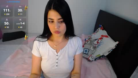 Snapshot of sophy_whiite_ chatting on 22, 10, 2025 Sophy online show from 22, 10, 2025