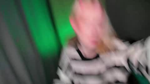 Snapshot of soska_albinosk chatting on 8, 1, 2026 soska_albinosk online show from 8, 1, 2026