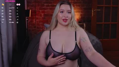 Snapshot of soulmeinme chatting on 4, 11, 2025 soulmeinme online show from 4, 11, 2025