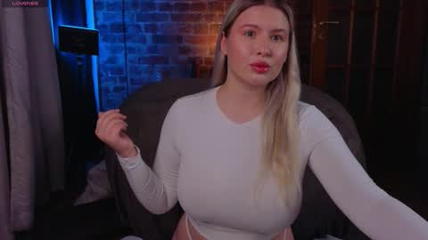 Snapshot of soulmeinme chatting on 12, 11, 2025 soulmeinme online show from 12, 11, 2025