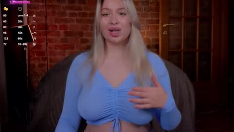 Snapshot of soulmeinme chatting on 17, 11, 2025 soulmeinme online show from 17, 11, 2025