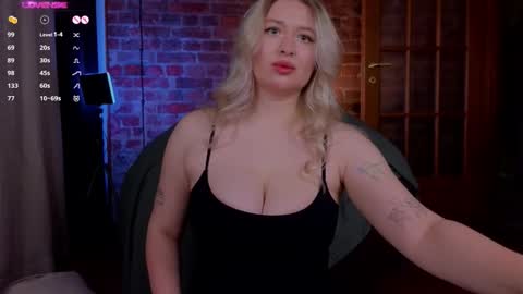 Snapshot of soulmeinme chatting on 18, 11, 2025 soulmeinme online show from 18, 11, 2025