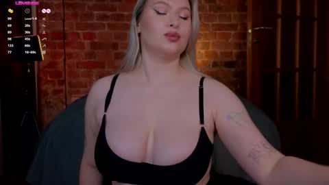 Snapshot of soulmeinme chatting on 20, 11, 2025 soulmeinme online show from 20, 11, 2025