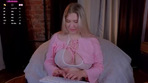 Snapshot of soulmeinme chatting on 24, 11, 2025 soulmeinme online show from 24, 11, 2025