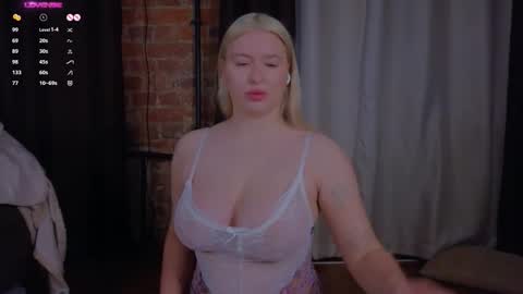 Snapshot of soulmeinme chatting on 16, 12, 2025 soulmeinme online show from 16, 12, 2025