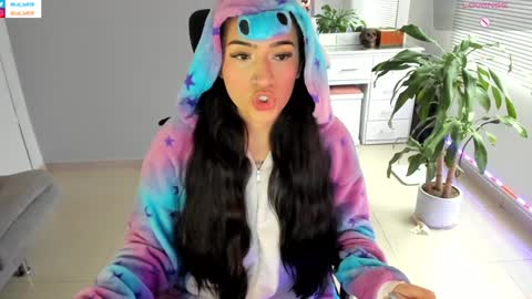 Luisa    online show from 6, 1, 2025