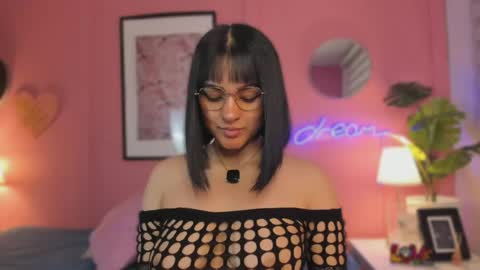 Snapshot of soysaraa_ chatting on 5, 5, 2026 Aleja online show from 5, 5, 2026