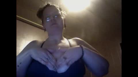 Snapshot of spacebunny1129 chatting on 16, 9, 2025 spacebunny1129 online show from 16, 9, 2025